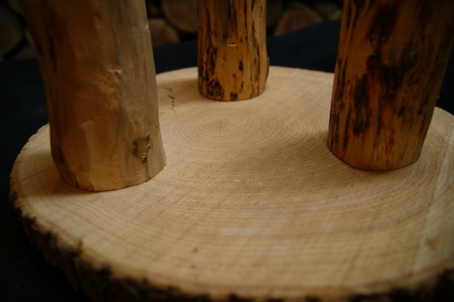 Use the 90-degree adjustable log tenon cutter for flat tenon shoulders to have more gluing areas when joining a log to a flat surface like a wall, stair, post, or bottom of a table